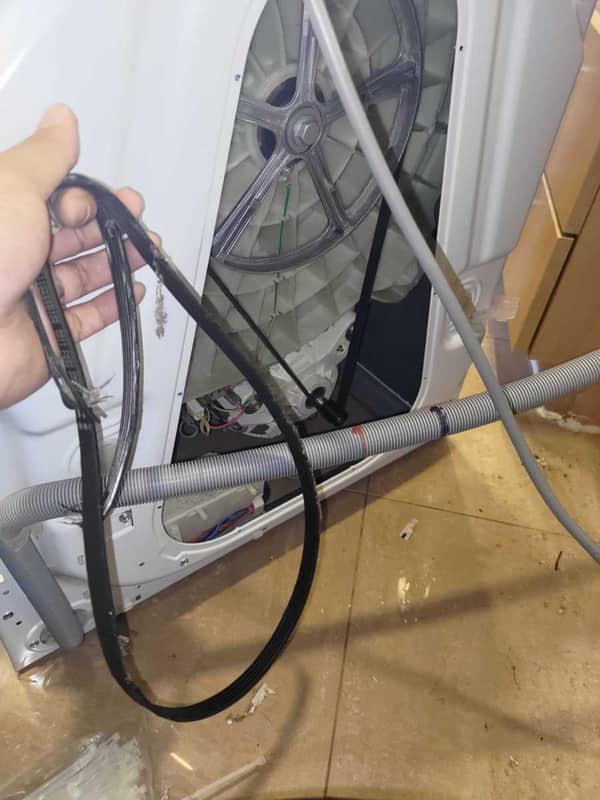李先生的這部Whirlpool WRAL系列洗衣機突然不脫水？一條斷裂皮帶揭開真相🔍