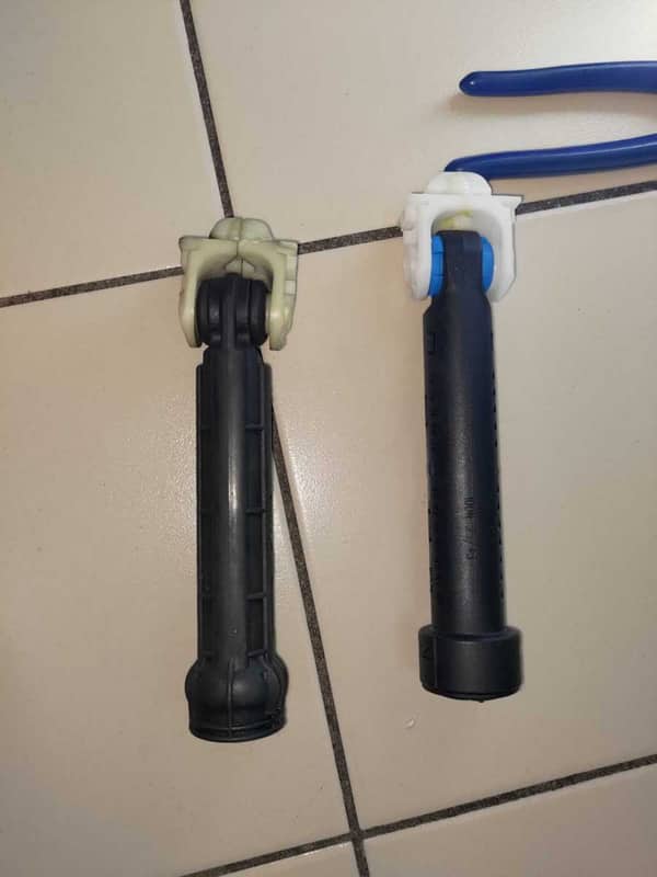 這部惠而浦AWC系列洗衣機脫水時像在打籃球，師傅現場替換避震器止住顫動 🏀