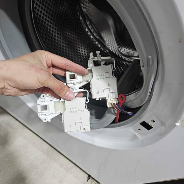 這部西門子 WD系列洗衣機E13門鎖故障，衣物被困檢修實錄 🔍