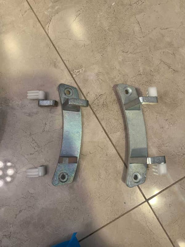 這部惠而浦AWF系列洗衣機為何門鉸忽然斷裂？🧐