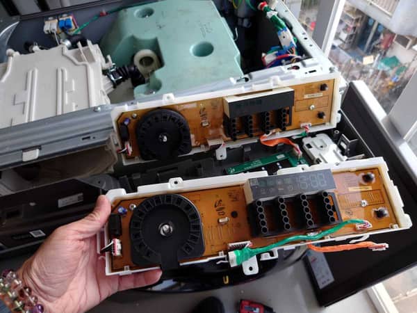 這部Samsung WW系列洗衣機在頂樓唐樓忽然無反應，更換電子板後恢復運作🔌