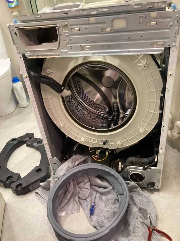 拆卸繁複工序見證：這部LG前置式洗衣機門膠邊破裂現場更換紀實 🔍