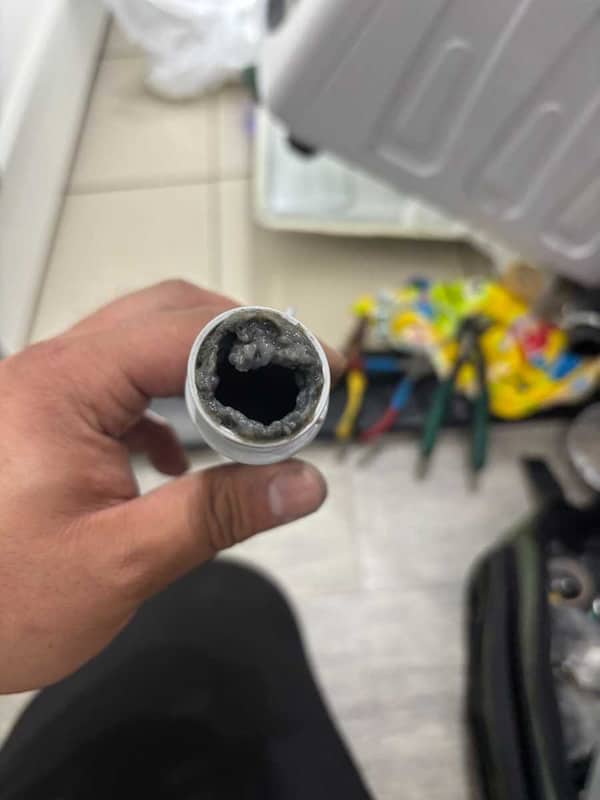 這部Panasonic NA系列前置式洗衣機U11故障，柔順劑殘留引發排水隱憂💧