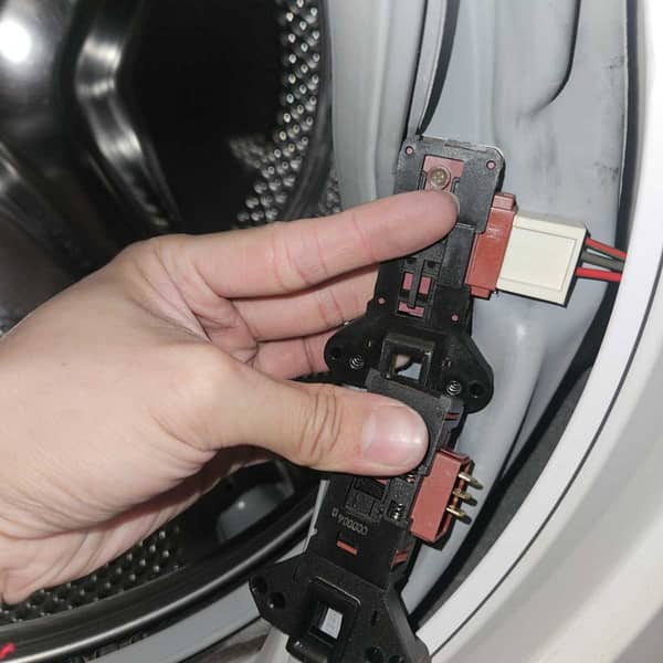 這部Philco PW系列前置式洗衣機為何突然無法進水？門鎖更換全流程 💡