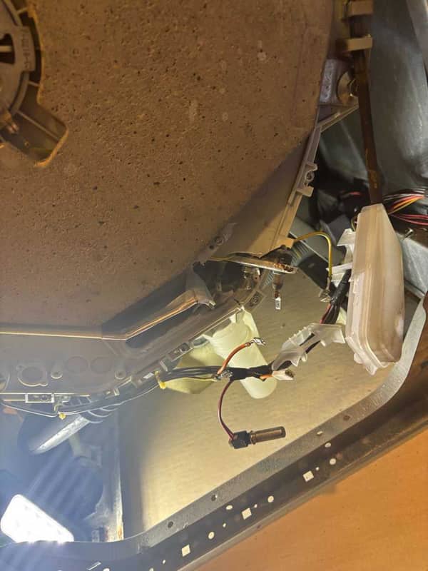這個小失誤讓這部Whirlpool AWT系列洗衣機反門卡死，師傅如何巧取窗簾布？✨