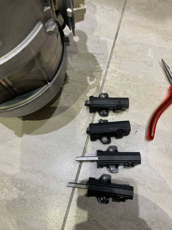 工人姐姐急盼救援：這部西門子WK系列洗衣機E12停轉背後碳刷磨損解析 🕵️‍♀️
