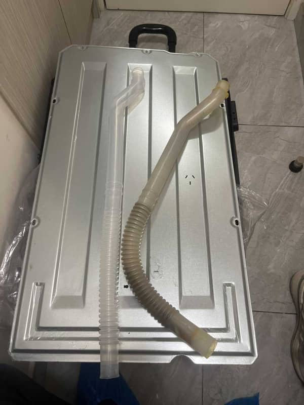 排水階段一啟即見漏水，解析這部惠而浦VEMC系列洗衣機保險喉破洞🔍