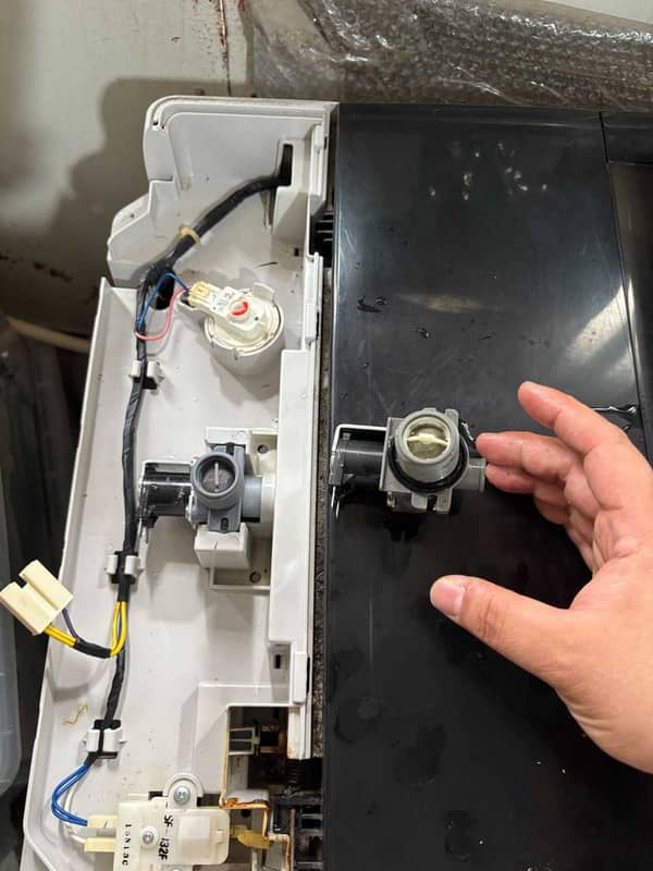 返家驚覺洗衣機漏水成小瀑布，這部Panasonic NAF系列洗衣機入水掣故障修復分享 🌈