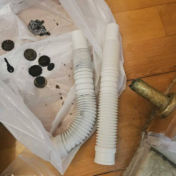 換下缸底喉管見證小物件惹禍，這部日立NW系列洗衣機漏水實錄 💡