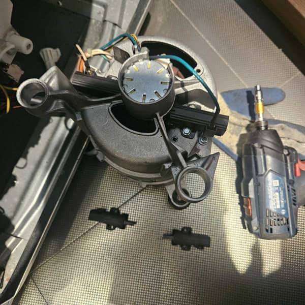 衣服被鎖機內？這部西門子WD系列洗衣機E11＋E13排除歷程🧩