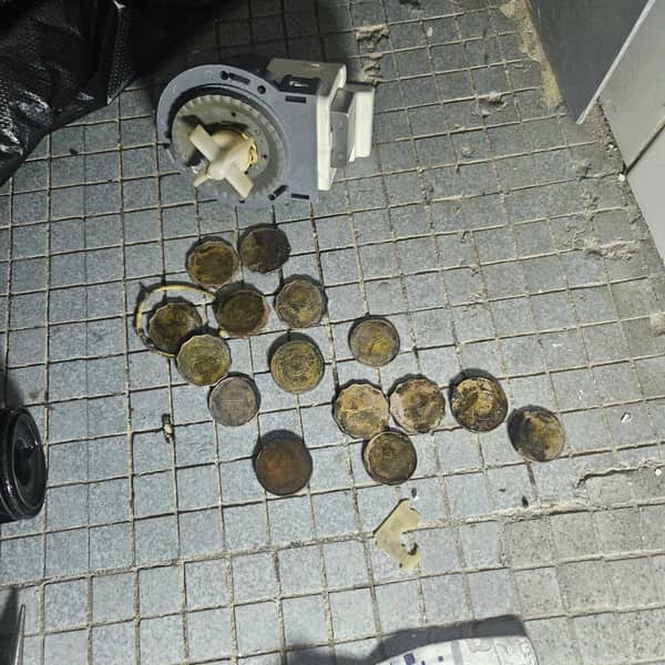 這部Candy GVS系列洗衣機E03排水失靈，銀仔卡住才知禍首 🪙
