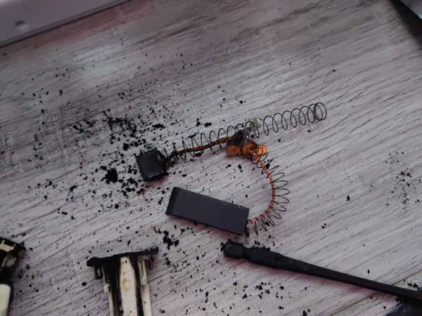 這部西門子WM系列洗衣機高頻使用七年後，摩打碳刷竟全磨光了 😲