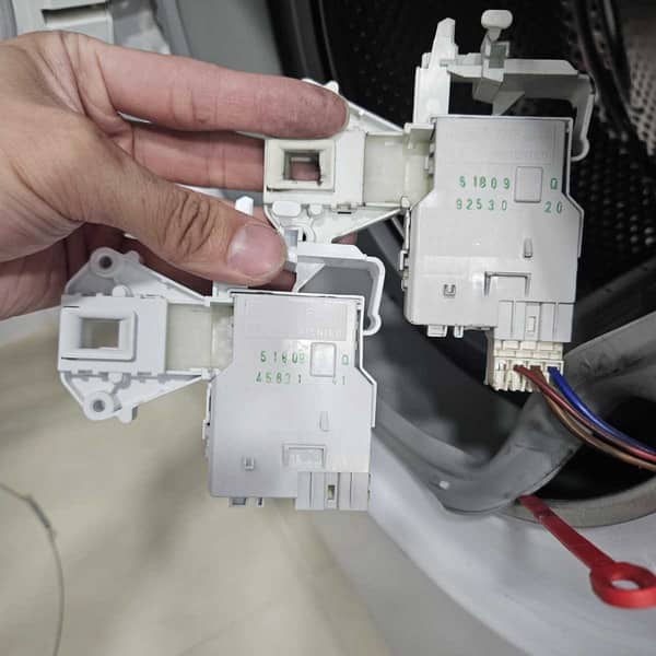 門鎖突然卡死，這部西門子WD系列洗衣機E13原因剖析🔍