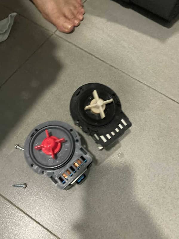 搬家前的急救方案：這部Brandt BWF系列洗衣機更換排水泵後重回正常運作 💡