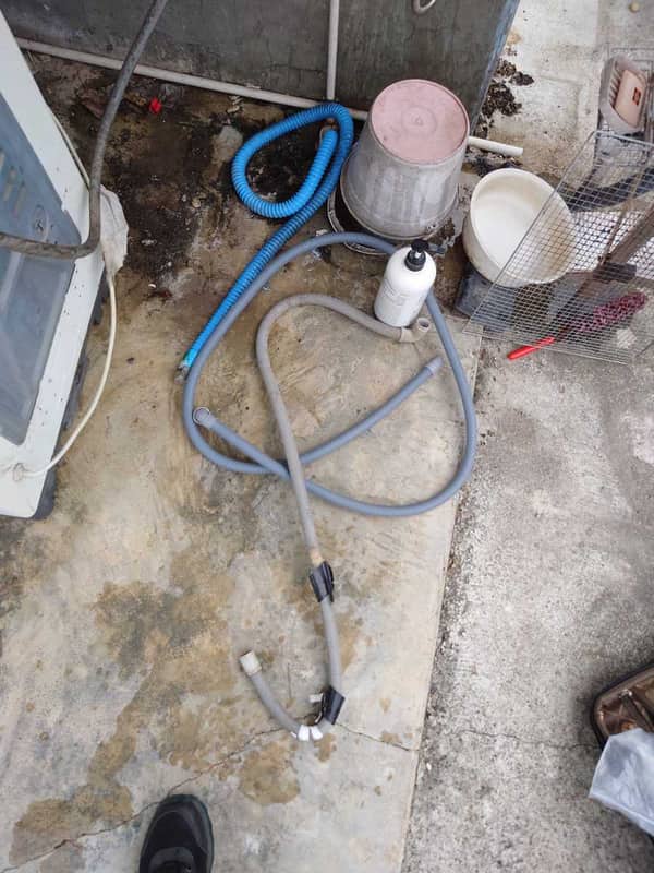 這部Zanussi ZPS系列洗衣機為何洗程中劇烈震動又漏水？師傅檢測後竟有新發現 🤔