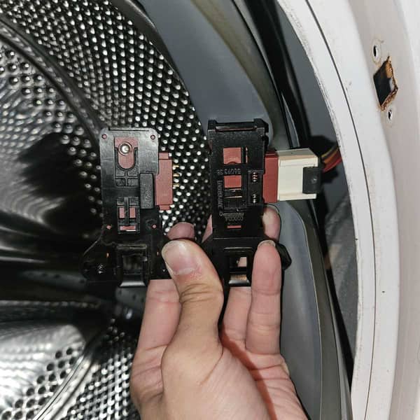 這部豐澤牌 FW系列洗衣機門鎖失靈、無法進水的維修過程 🚪