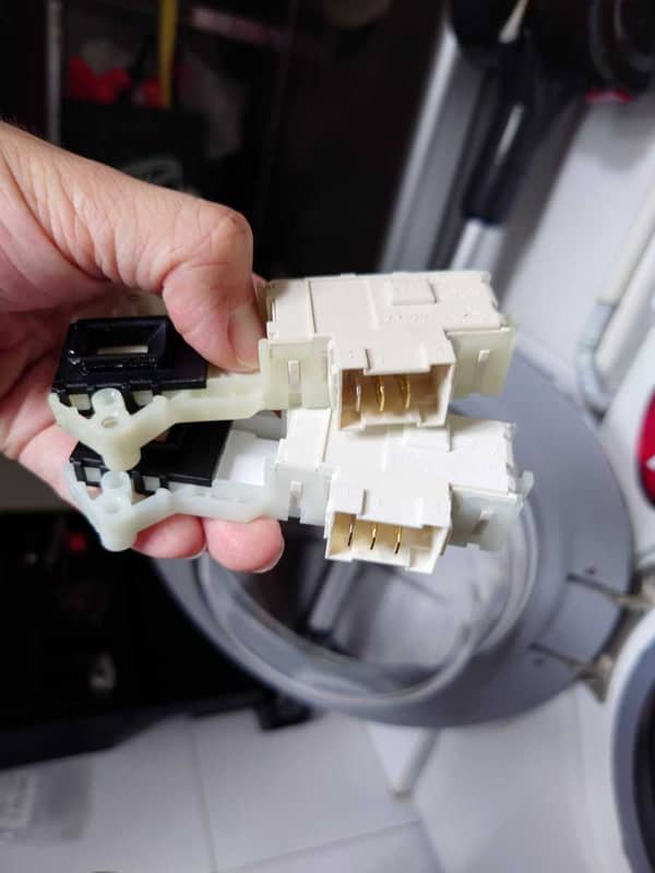 門鎖掣老化讓這部LG WFT系列洗衣機進入冬眠模式 dE故障碼現形 🥶