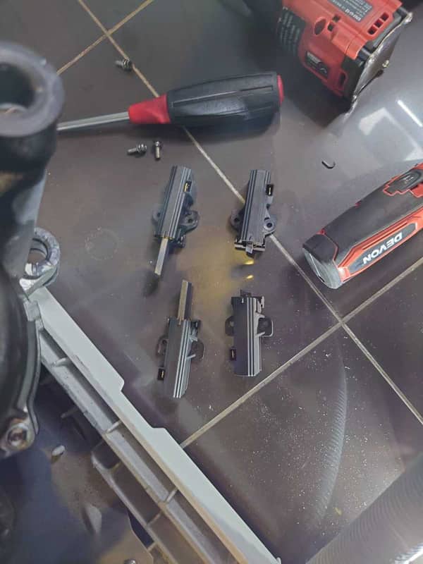 碳刷磨耗是主因？這部Hitachi BDW系列洗衣機F25故障碼排查實例🌀