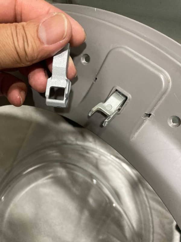 從門勾斷裂到門鎖掣失效：剖析這部LG WF系列洗衣機的隱藏故障 🔍