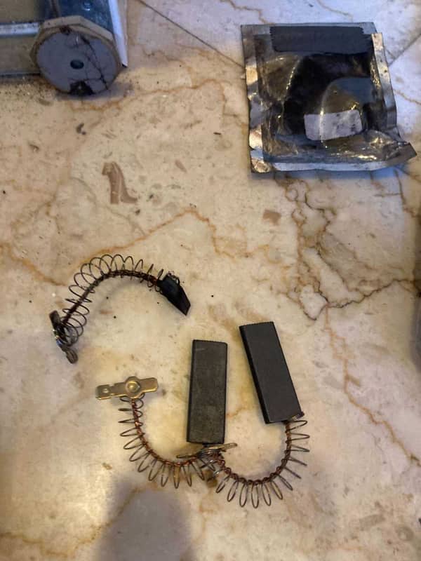 這部西門子WM系列洗衣機在唐樓七樓閃燈告急，換碳刷後重新運轉🌈