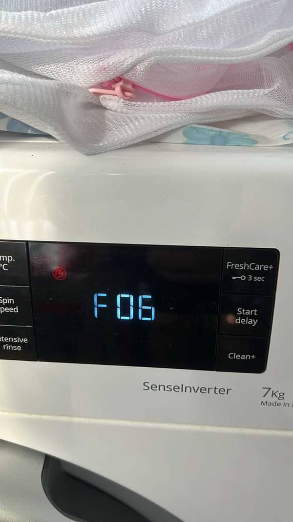 這部惠而浦FFCR系列洗衣機為何出現F06？現場檢查發現門鎖受潮的細節 🧩