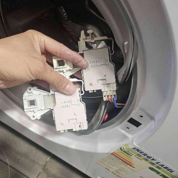 從漏電根源到徹底解決：這部西門子WK系列洗衣機E13故障碼的完美修復實例 🛠️
