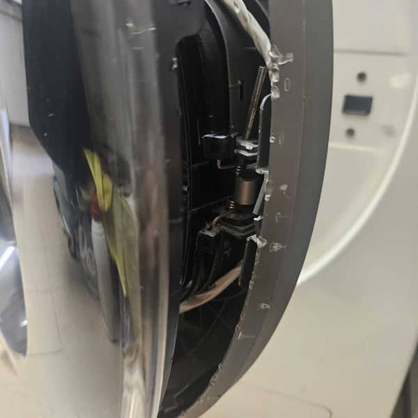 三星WW系列洗衣機門把手銅芯鬆動，師傅巧手維修避免昂貴機門更換 ⚡