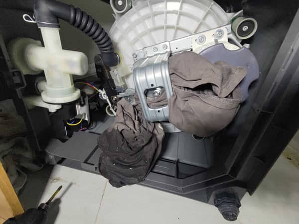 衣物濕漉漉脫不乾？這部樂聲牌NAF系列洗衣機客戶遇到的「食衣物」意外狀況 🌀