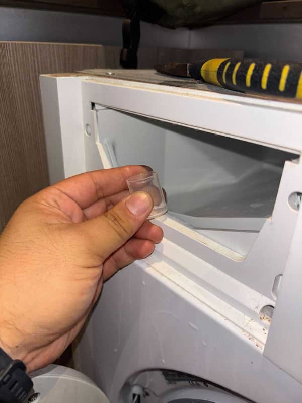 好奇心惹禍！這部GAGGENAU WD系列洗衣機E01故障碼背後的膠蓋實驗 🤔