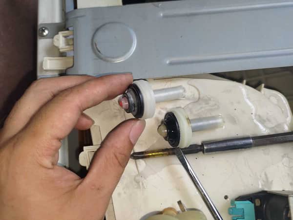 14年Ariston AQM系列洗衣機還能修嗎？客人選擇維修而非換新的明智決定 💡