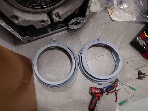西門子WM系列洗衣機門膠邊破損導致滲水，客戶誤以為機底漏水的維修實例 💧