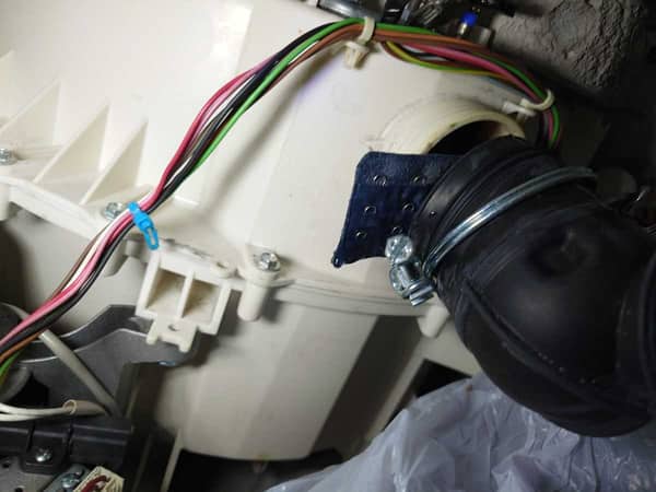 這部樂信RW系列洗衣機以為不會轉？師傅檢查發現竟是內衣扣惹的禍 🔍