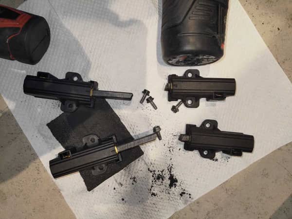 五年洗衣機碳刷見底：這部西門子WD系列E12故障碼維修全紀錄 📝