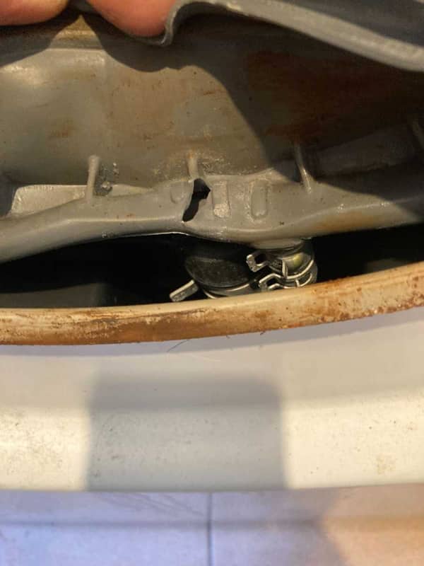 洗衣機正前方漏水怎麼查？這部LG FC系列門膠邊穿洞實例教你判斷 💧