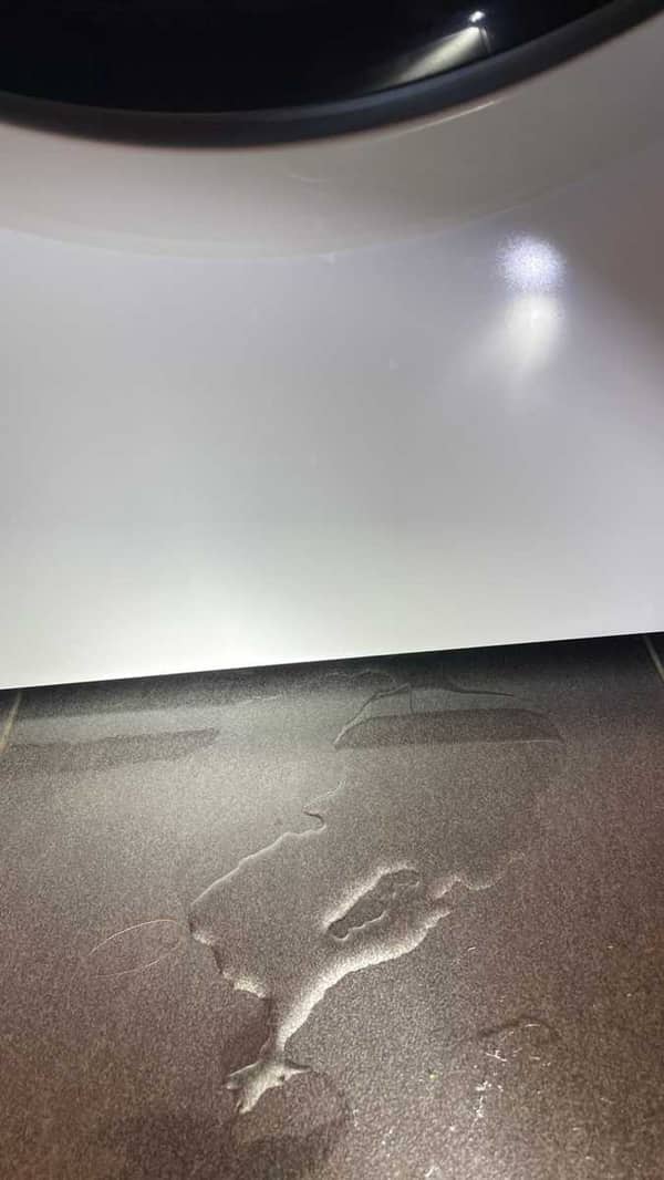 清潔門膠邊後這部Hitachi BDW系列洗衣機竟開始漏水？師傅揭開鬆脫真相 🔍