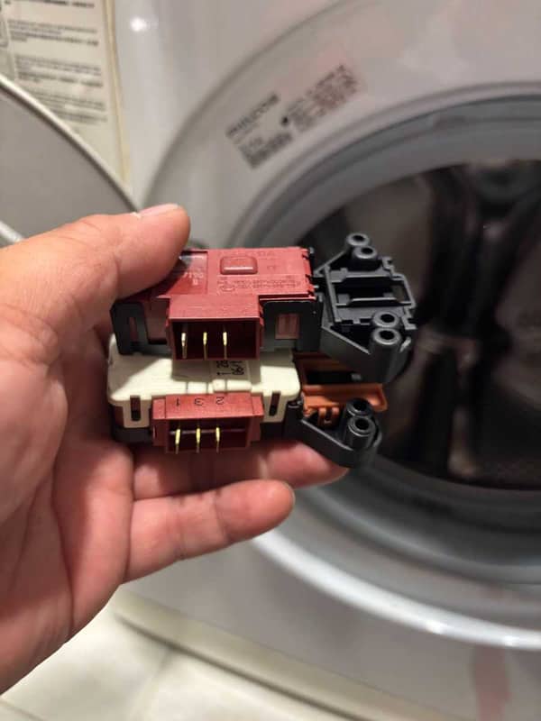 用了十四年的Philco PW系列洗衣機Start燈狂閃不入水，師傅一查發現是這個零件 💡