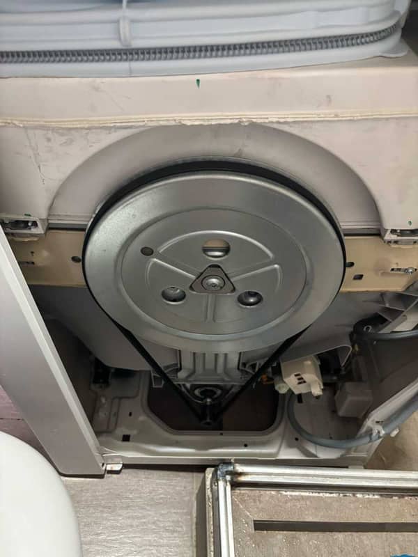 長期塞爆滾筒的後果：這部Brandt BT系列洗衣機飛輪鬆脫維修實錄 📦