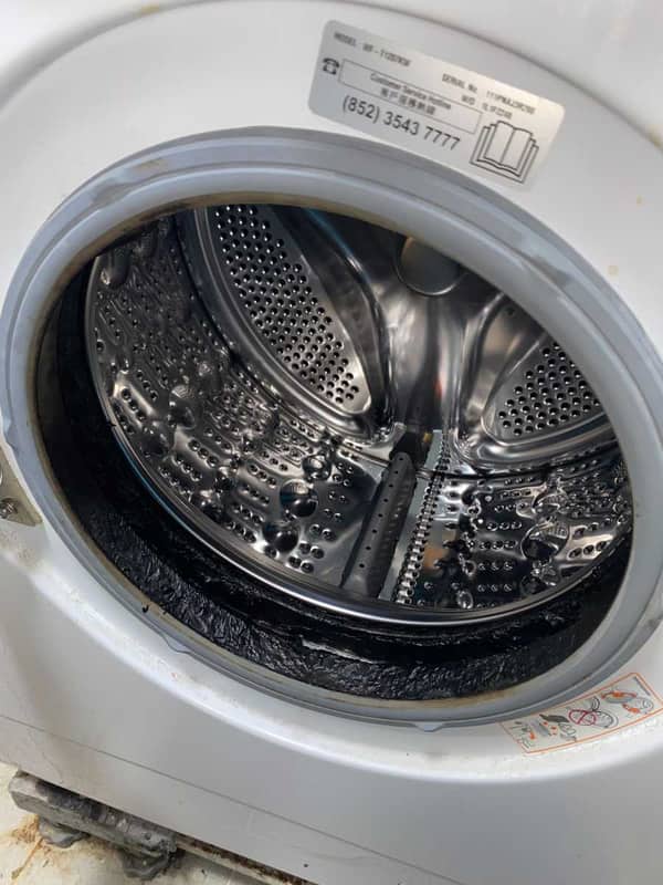 貪平買清潔劑的代價：這部LG洗衣機門膠邊被化學物質侵蝕的維修實錄 💸