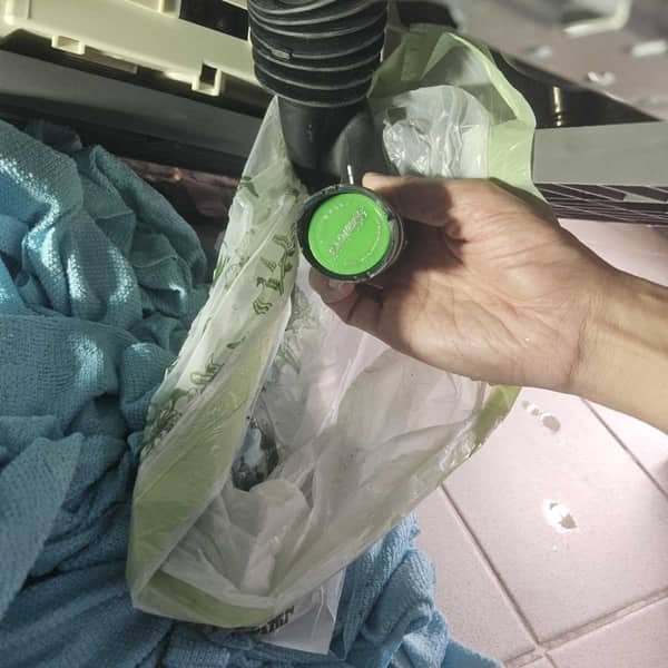 清過硬幣還是不排水 這部LG FV系列洗衣機內部藏著意想不到的堵塞物 🪙