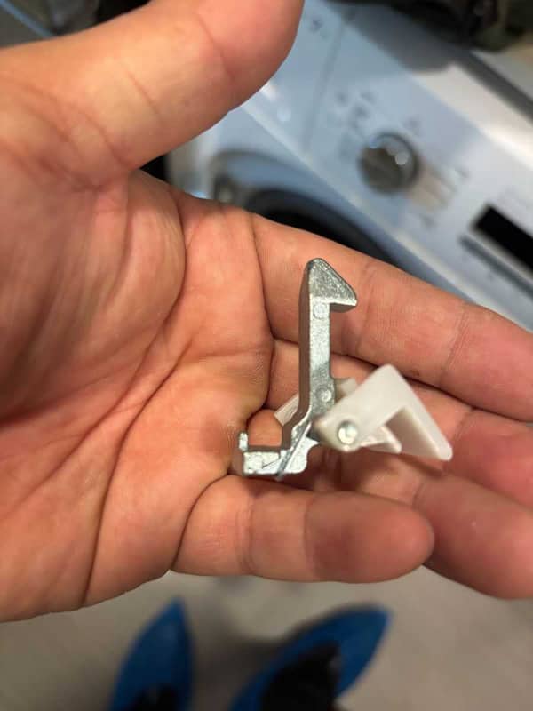 門勾斷裂又輕微漏水：這部Brandt BWF系列洗衣機如何在裝修前先撐兩個月 🧩