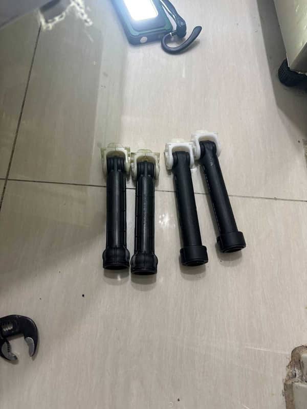 屋主想DIY換避震器卻找不到零件🔧這部Whirlpool前置式洗衣機的維修實錄