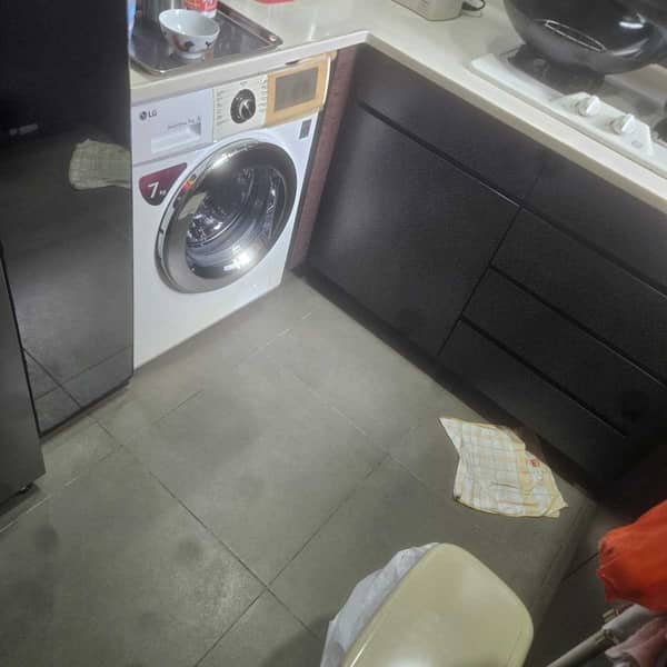 觀塘甄先生的洗衣困擾：這部LG WFT系列洗衣機顯示 dE，師傅現場更換門鎖掣恢復運作 🧩