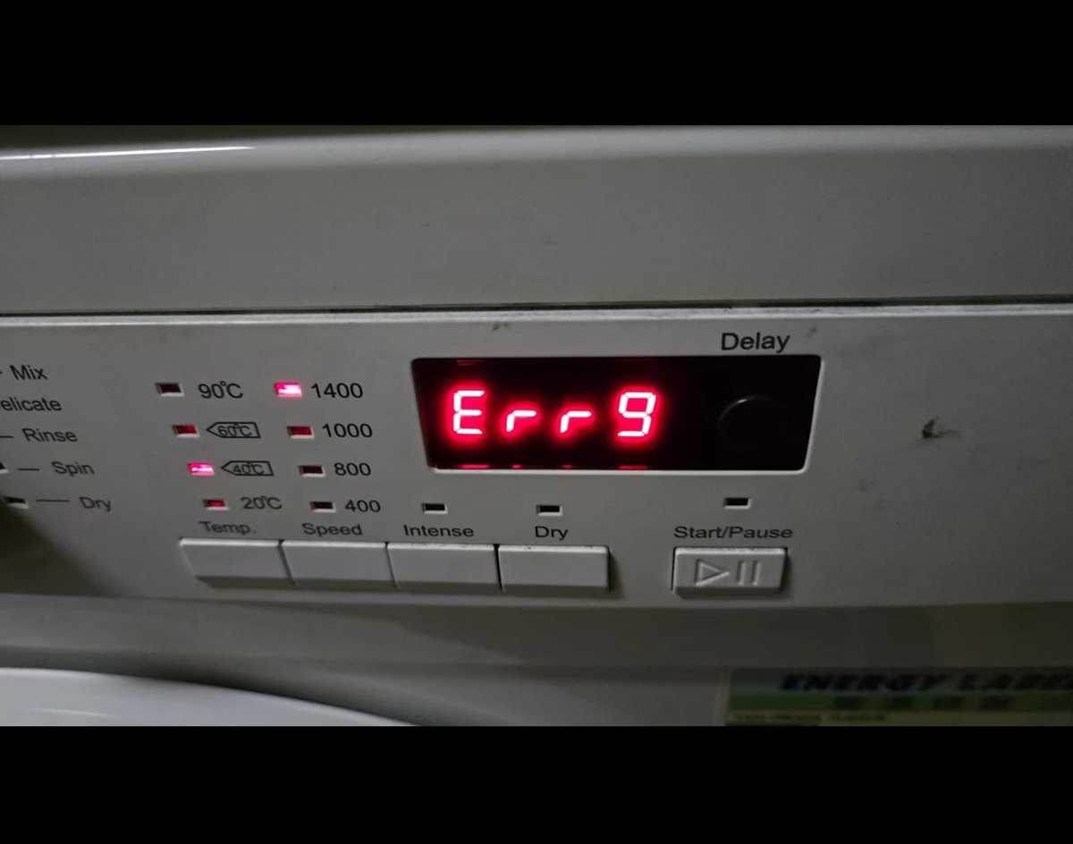 這部Zanussi ZWD系列洗衣機出現Err9故障碼，竟是因為震動過大引起？🤔