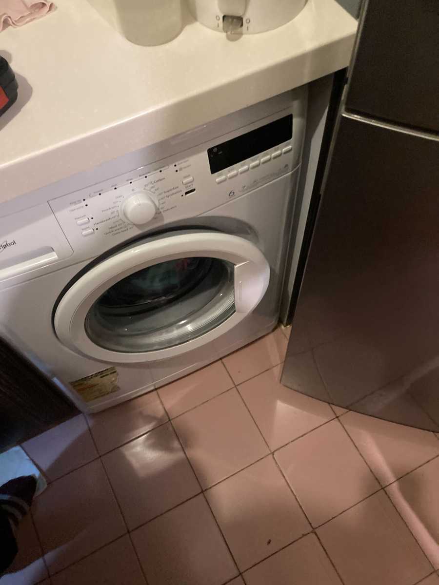 雜物圍繞下，這部惠而浦AWOC系列洗衣機按鈕維修挑戰 🤔