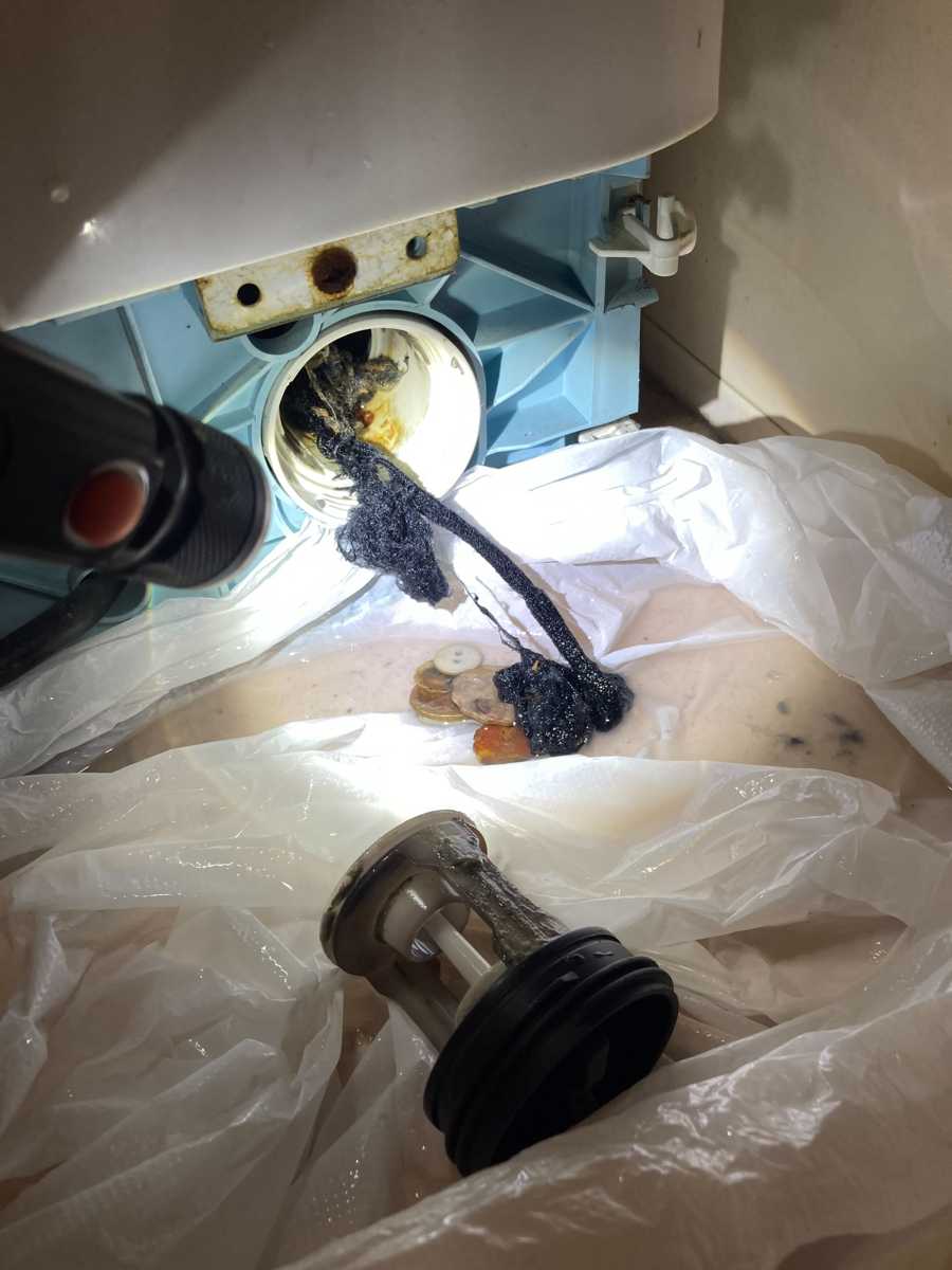 這部白朗牌WTD系列洗衣機在狹窄浴室遇到D02故障，師傅如何現場挽救？💫