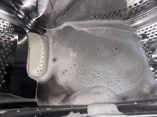 裝修後首洗：清洗專員揭開這部Whirlpool前置式洗衣機隱藏污垢🦠
