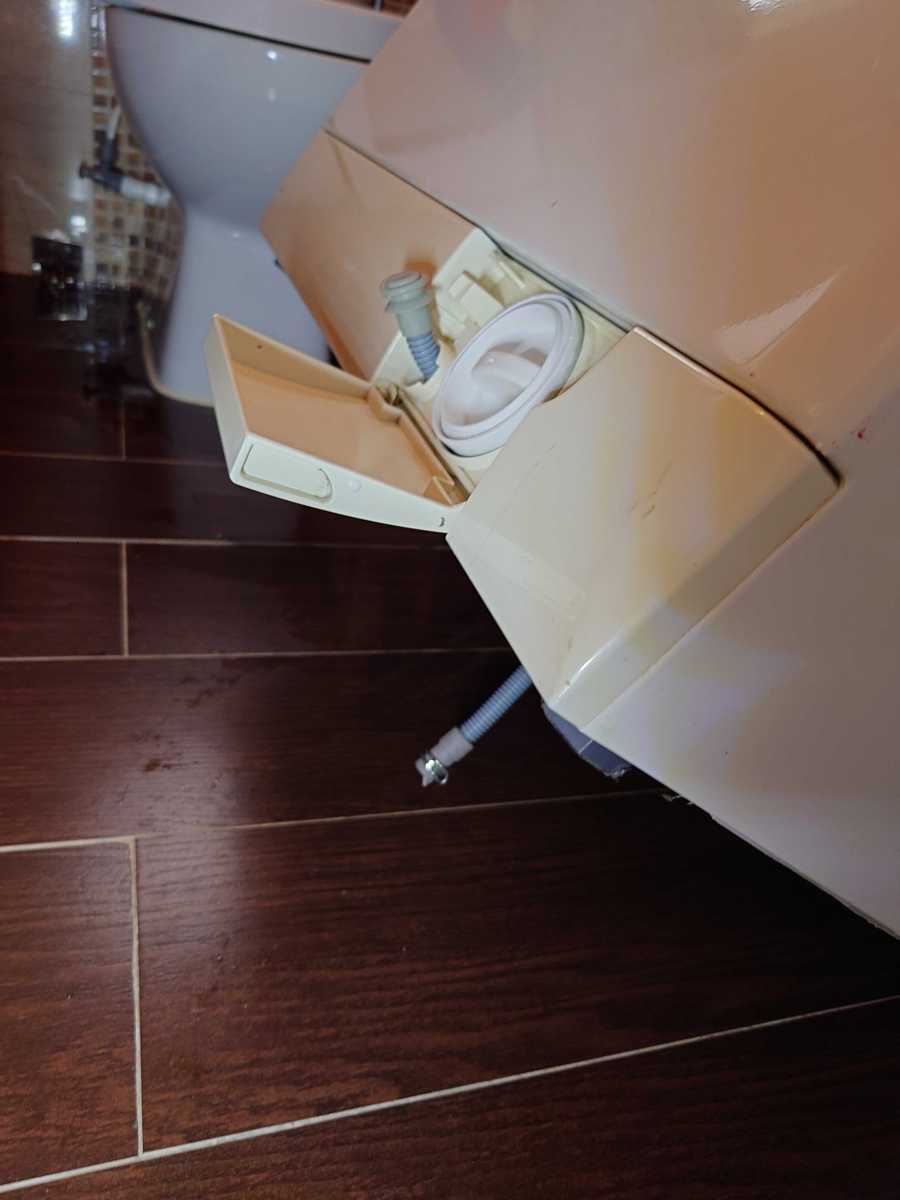 陪伴17年依舊堅守🏡這部Zanussi W1207洗衣機漏水後的小修故事