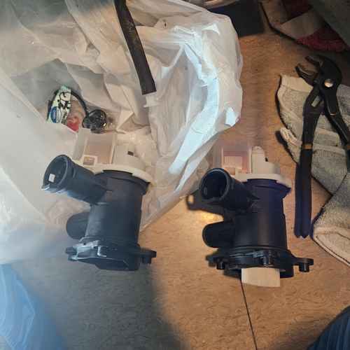 排水泵裡的硬幣與牙籤卡阻，這部西門子WU系列洗衣機E18故障如何破解？🌊