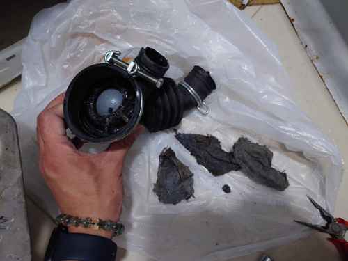 這部飛歌牌PV系列洗衣機ERR7排水緩慢？師傅到府拆管驚見吸色紙纖維堵塞💧