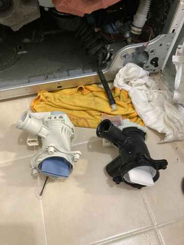 排水泵換新卻突遇倒灌：這部西門子WD系列洗衣機E18故障的意外轉折 🌀